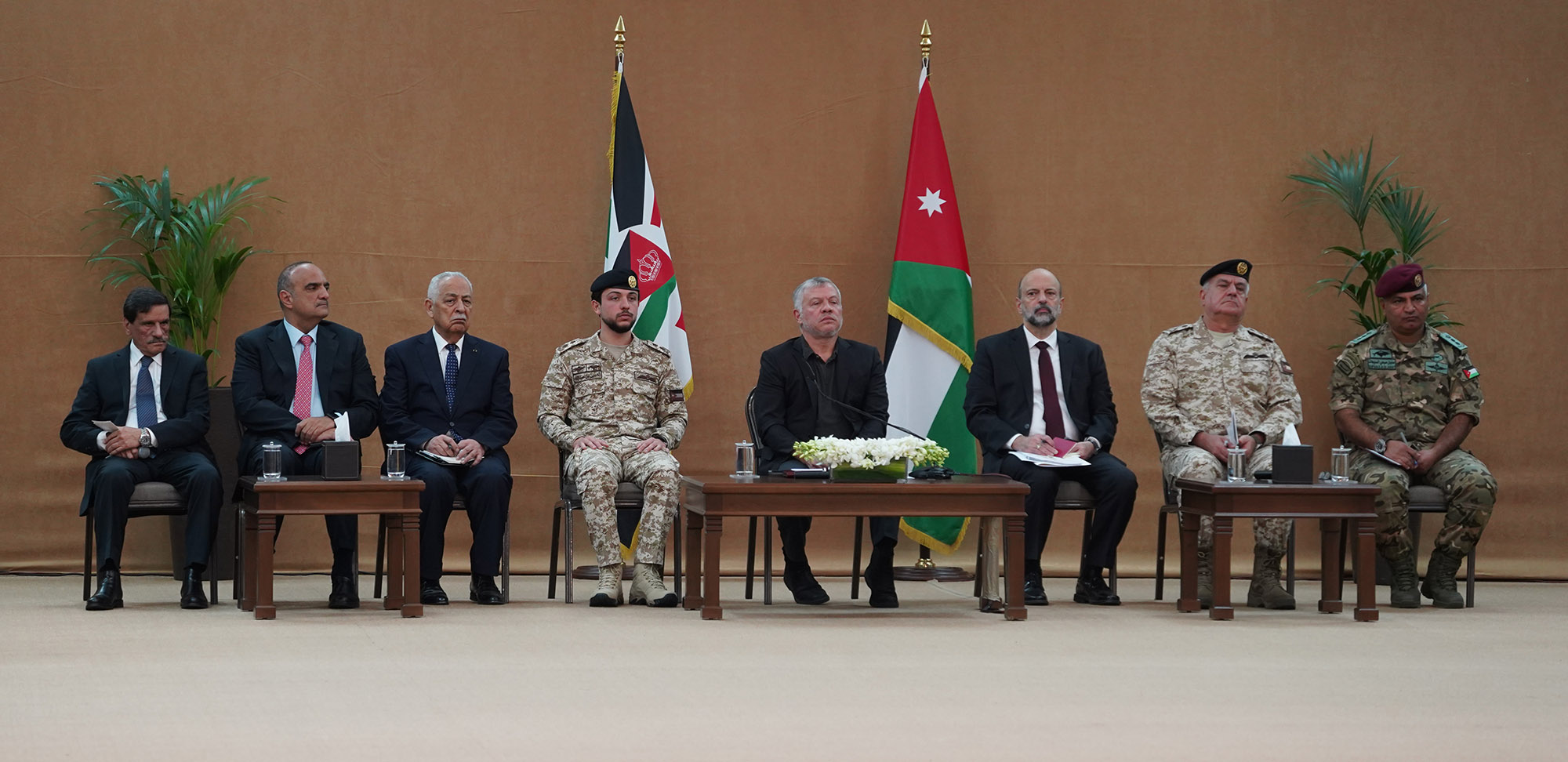 King meets representatives, leading figures from Abbad tribes as part of Basman Forum meetings