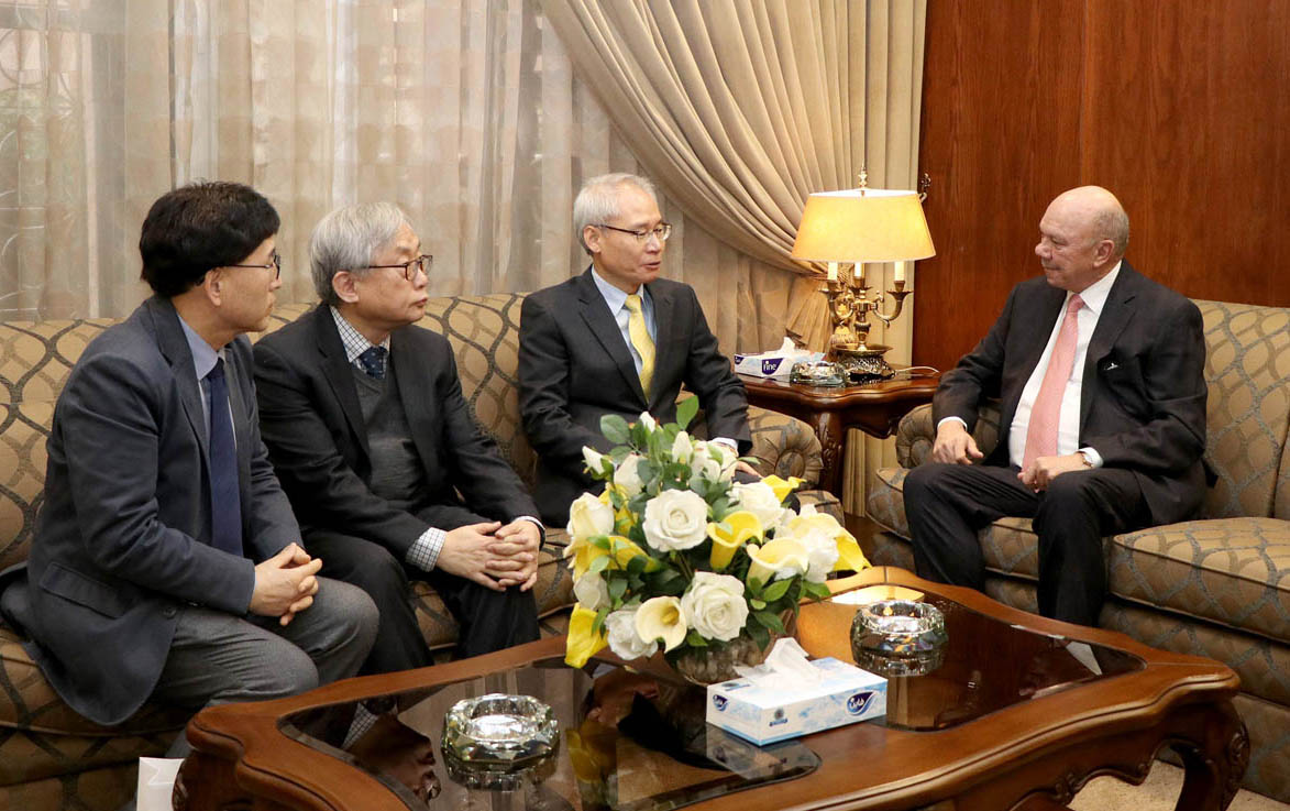 Fayez meets S.Korean official