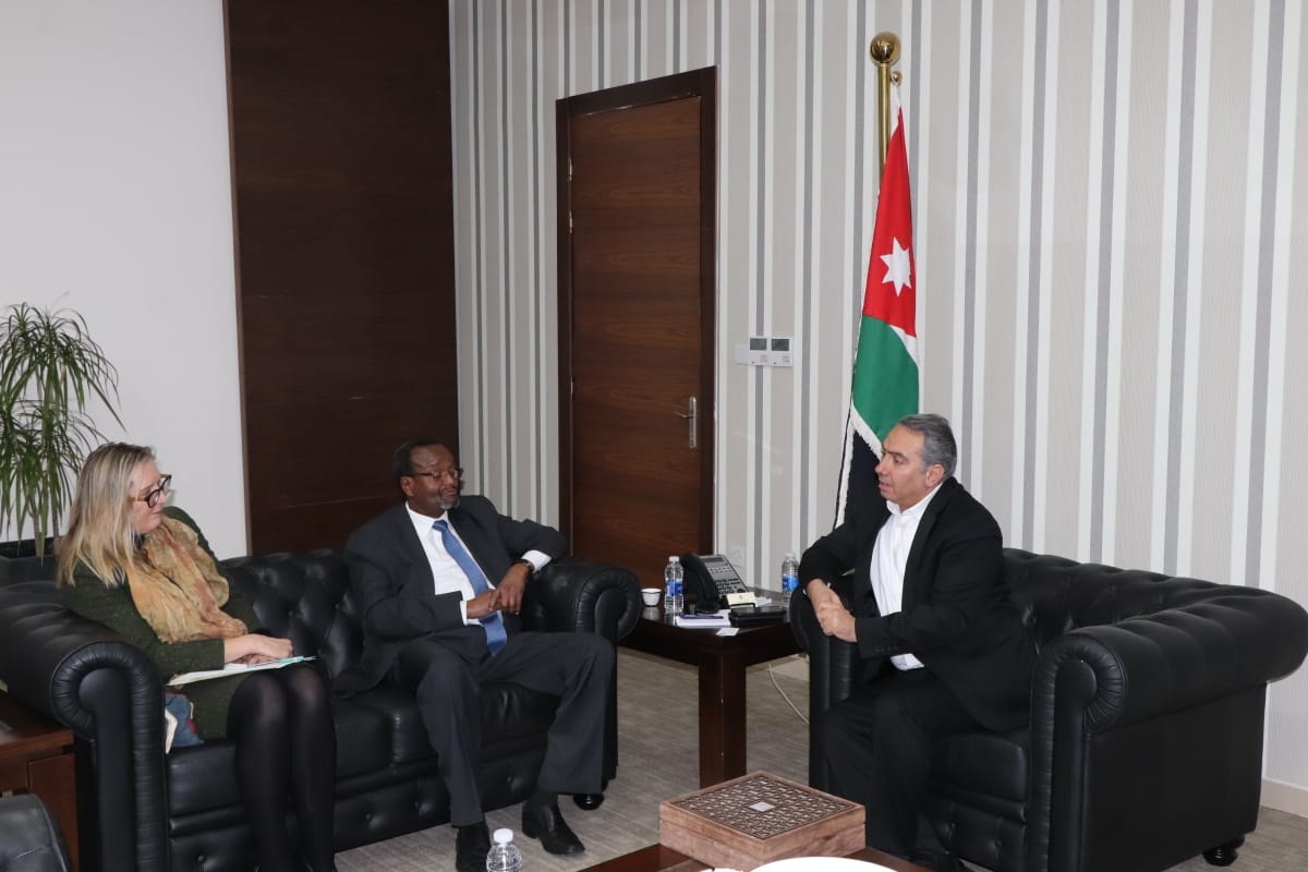 Youth ministry, UNRWA discuss cooperation