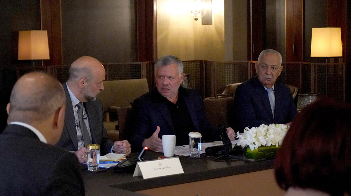 King attends part of meeting with tourism sector representatives