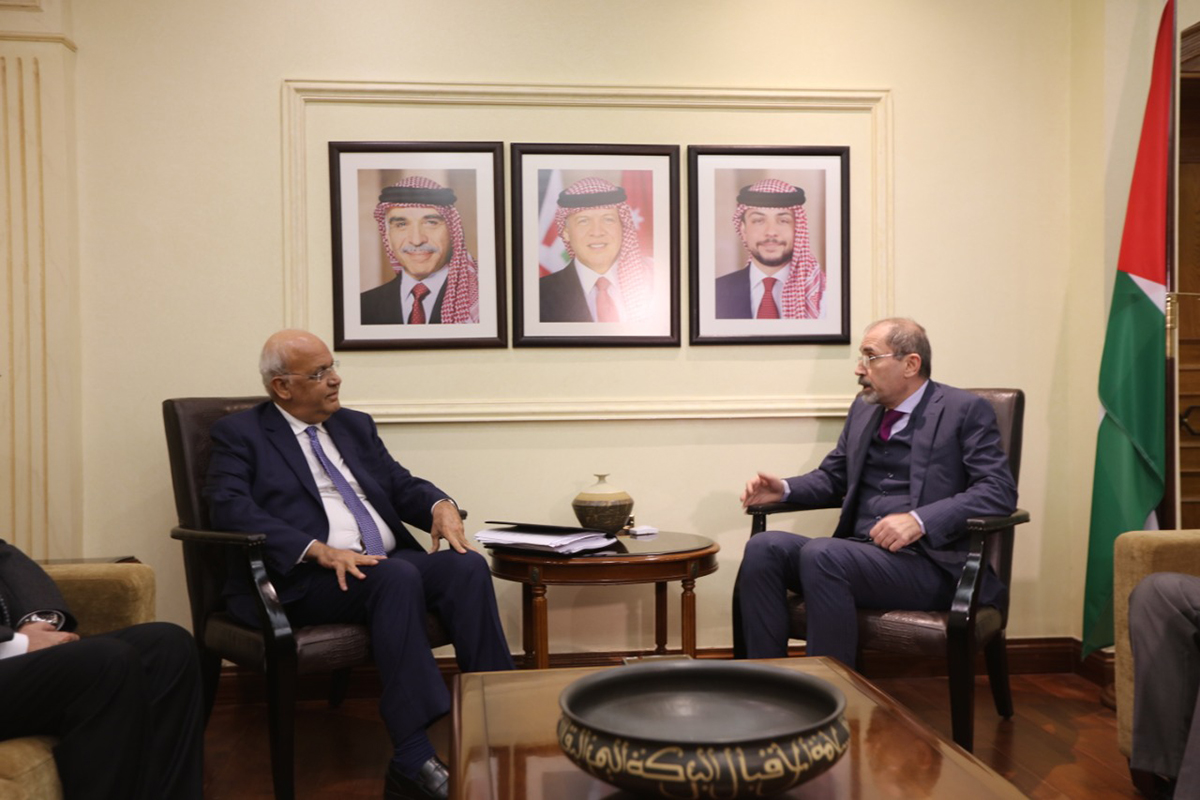 FM meets with PLO executive committee secretary