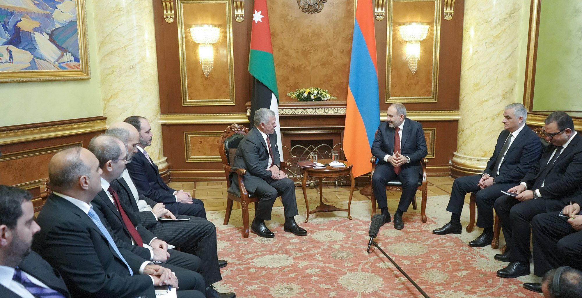 King, Armenian PM discuss bilateral ties