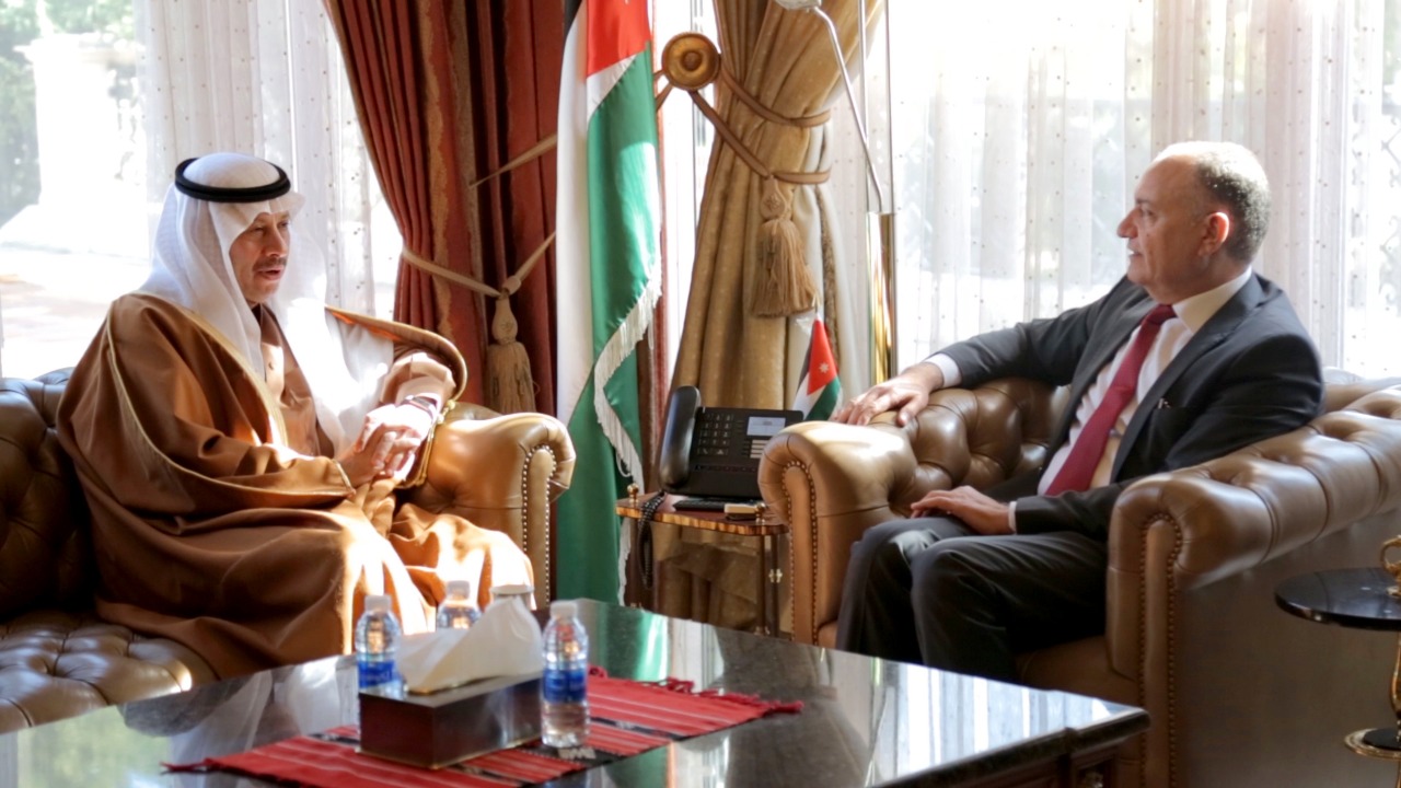 State Minister for Media Affairs receives Saudi envoy