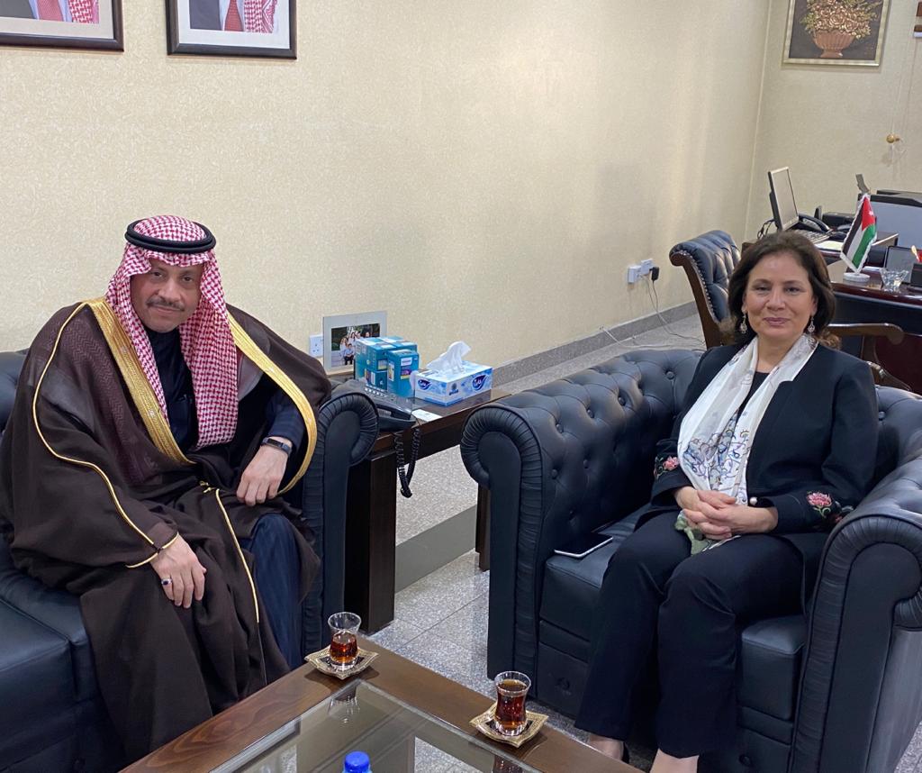Energy minister receives Saudi envoy