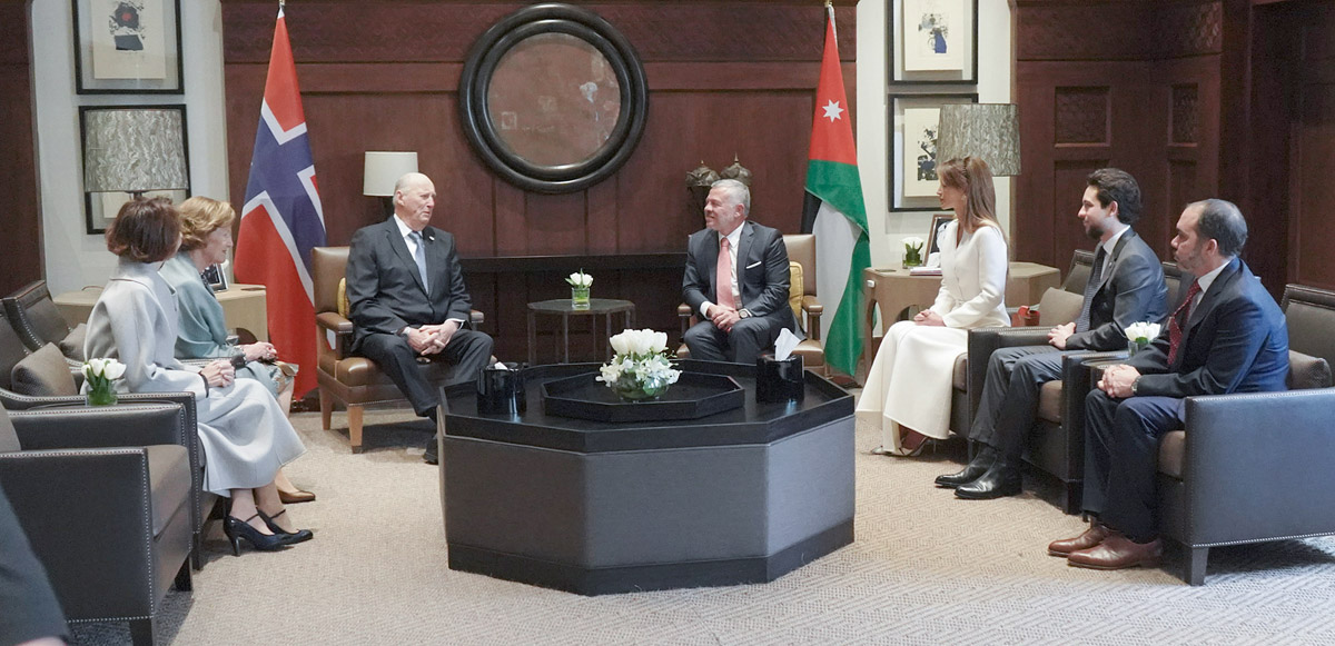 King holds talks with Norway monarch