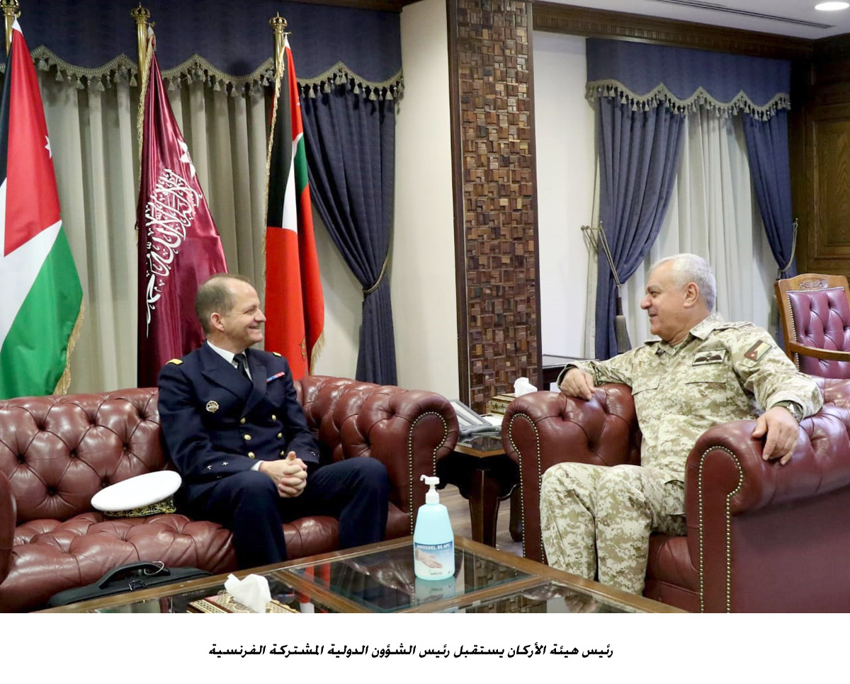 Army chief, French military official discuss ties