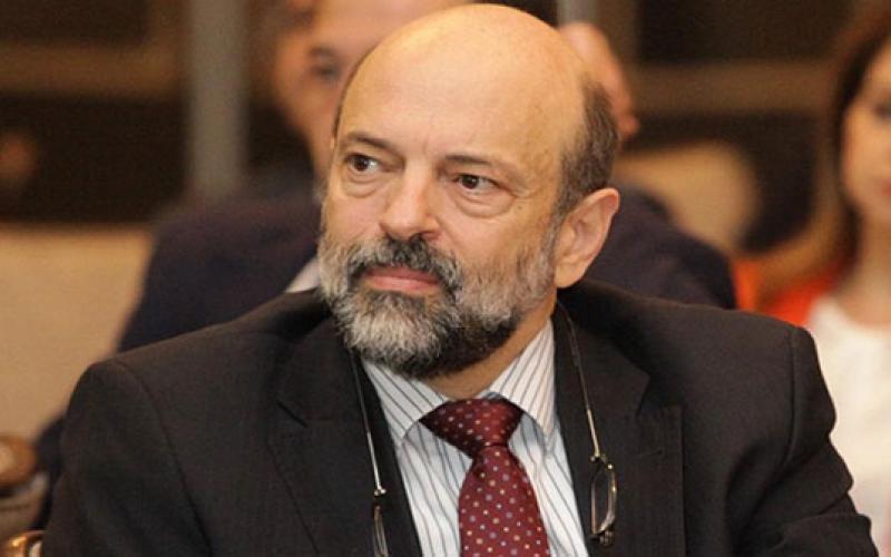 Gov't mulls imposing curfew to handle Covid-19 - PM