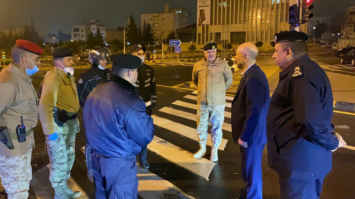 PM witnesses firsthand peoples' adherence to curfew