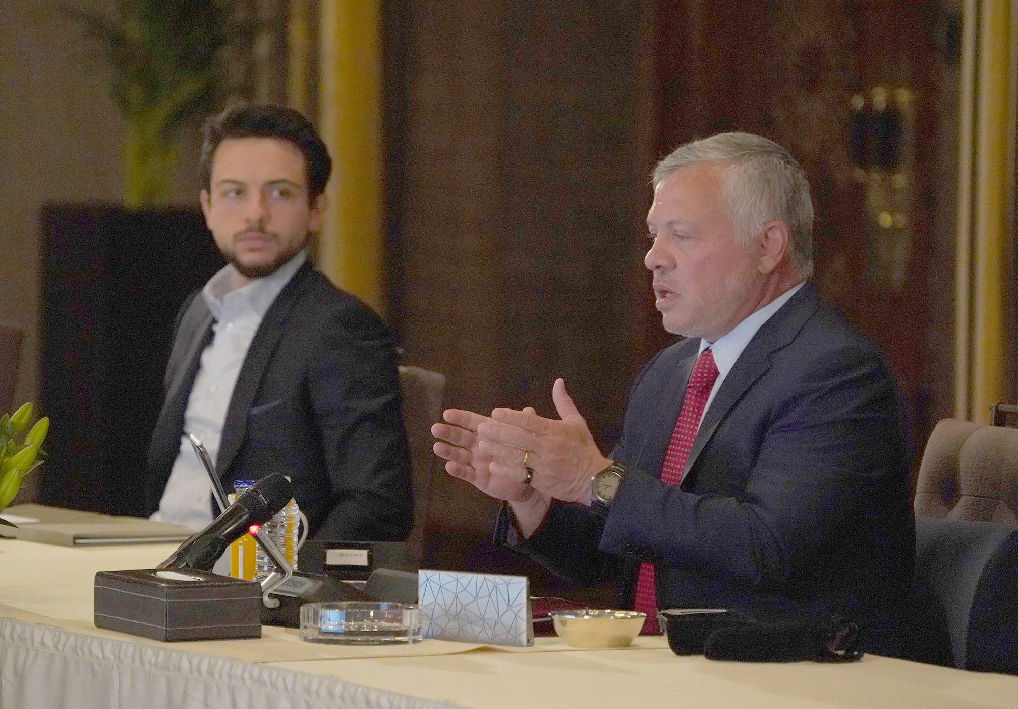 King calls for stepping up efforts to enhance quality of local products, build R&amp;D capacities