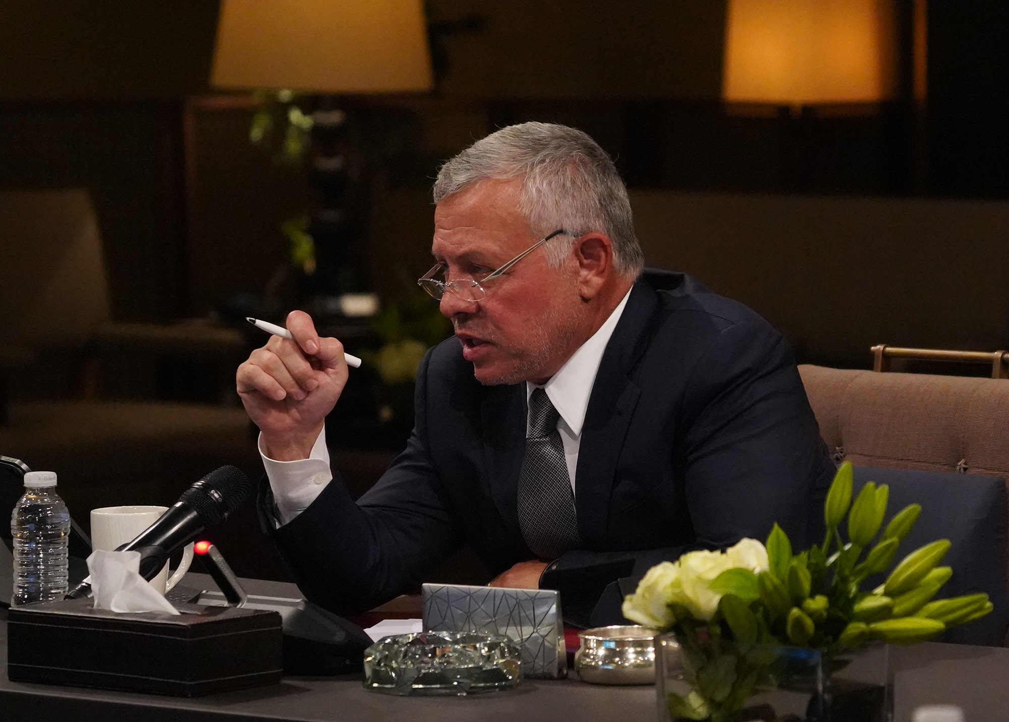 King calls for promoting Jordan as medical tourism destination within public safety standards