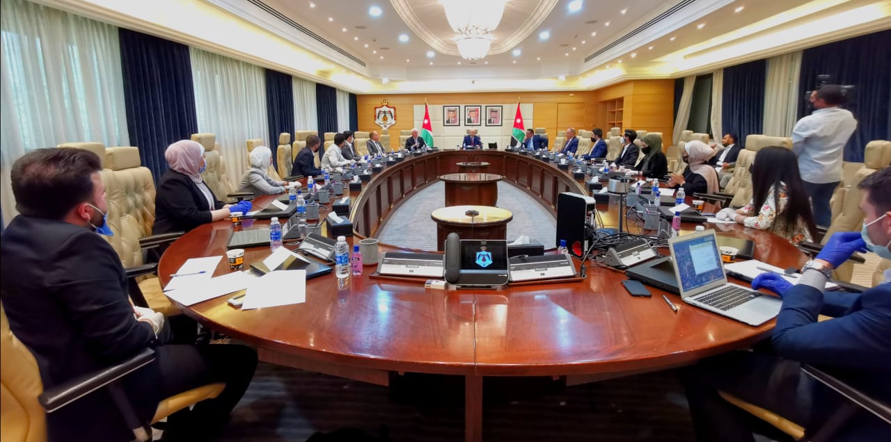 PM thanks students for moving to defer commencements