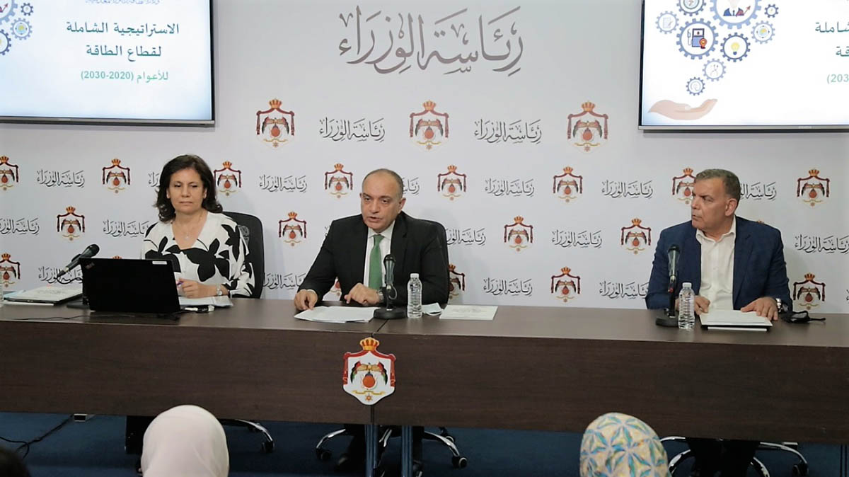 Adaileh says gov't to soon sign 3 'major' projects