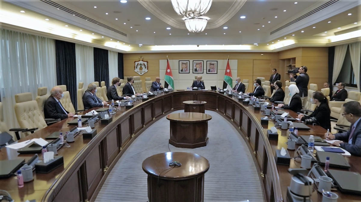 Major water loss reduction, fiber-optic network projects signed