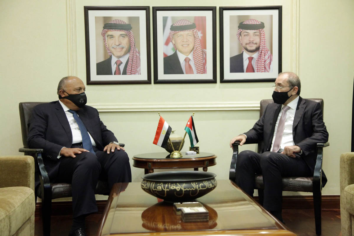 FM, Egyptian counterpart discuss ties, regional developments