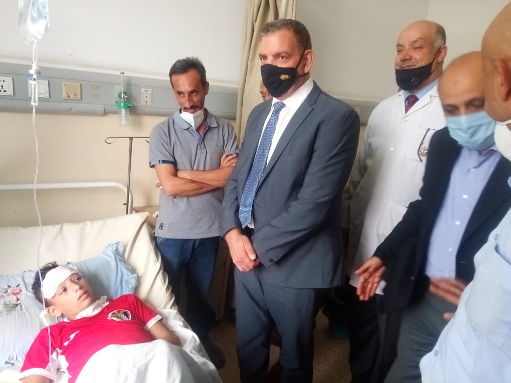 Health Minister checks on dozens ill in mass food poisoning