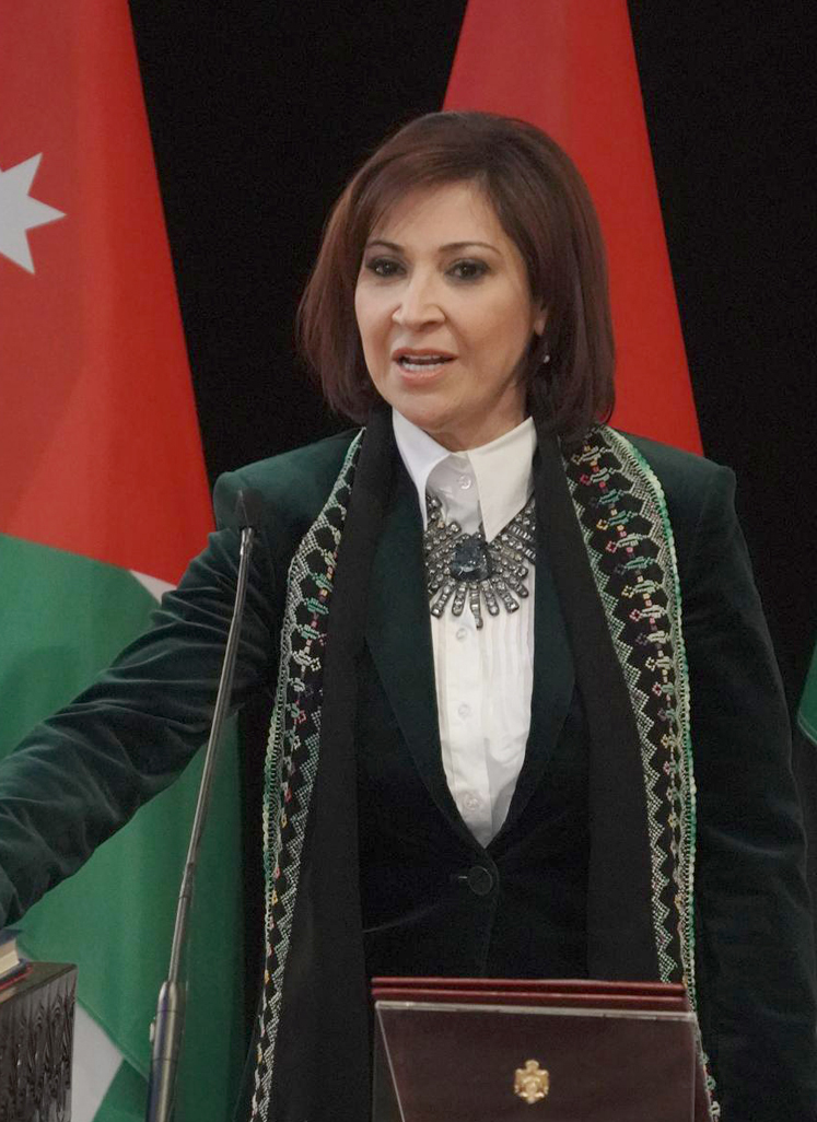 Tourism minister discusses increasing quarantine-designated hotel rooms for expatriates