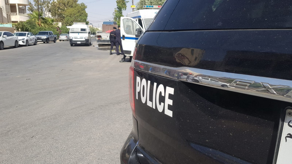 13 buildings isolated and one hair salon shut down in Amman