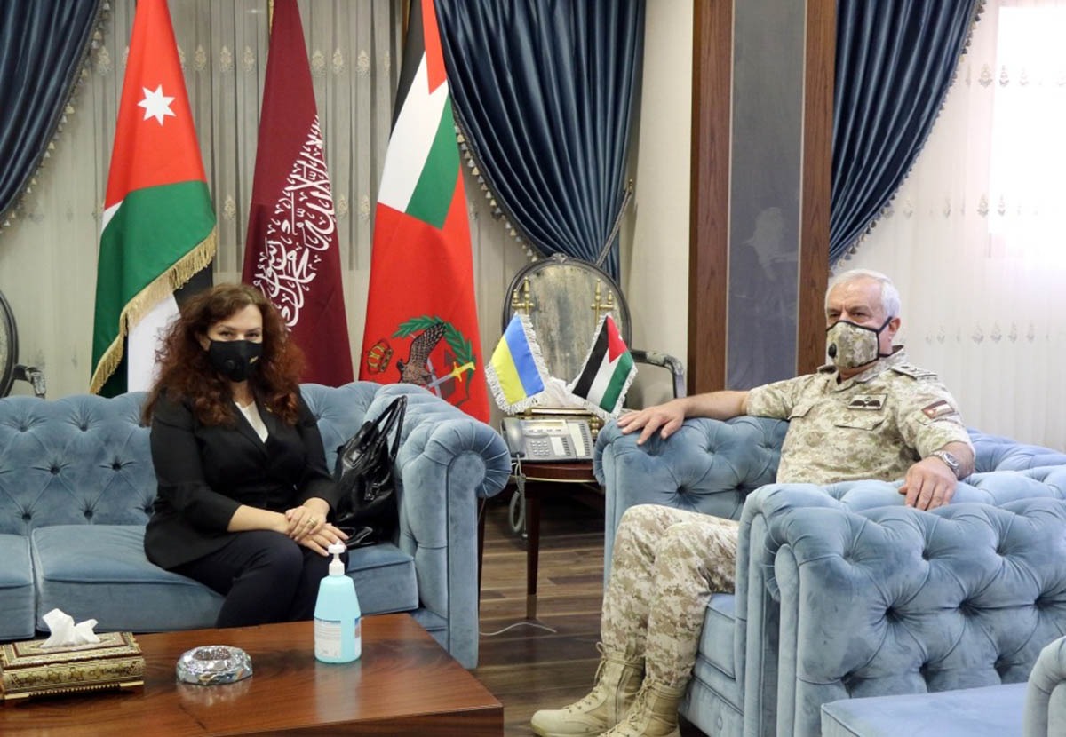 Army chief, Ukrainian envoy discuss cooperation