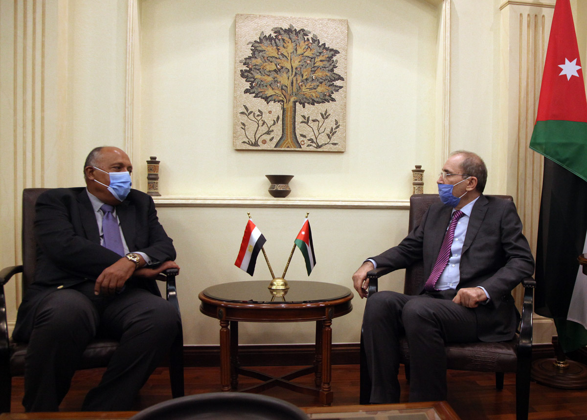 FM, Egyptian counterpart hold talks in Amman