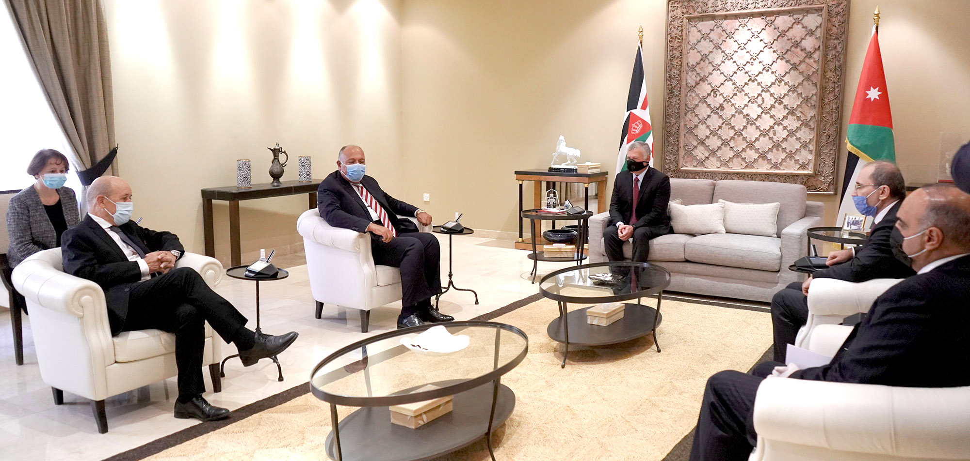 King receives Egypt, France FMs, EU special representative