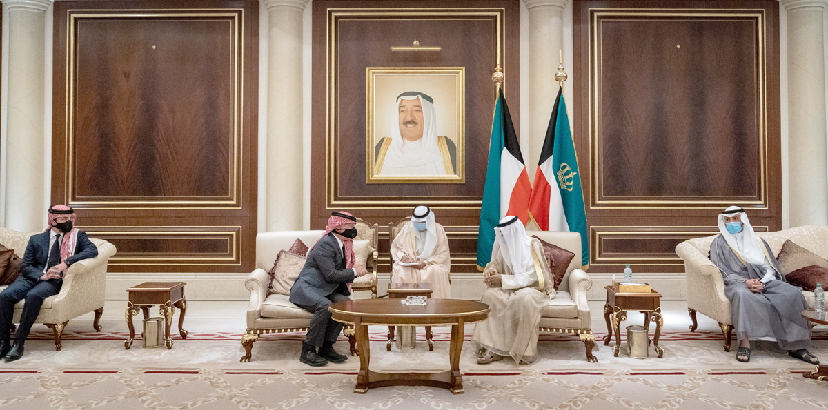 King, Crown Prince extend condolences to Kuwait emir over passing of Sheikh Sabah