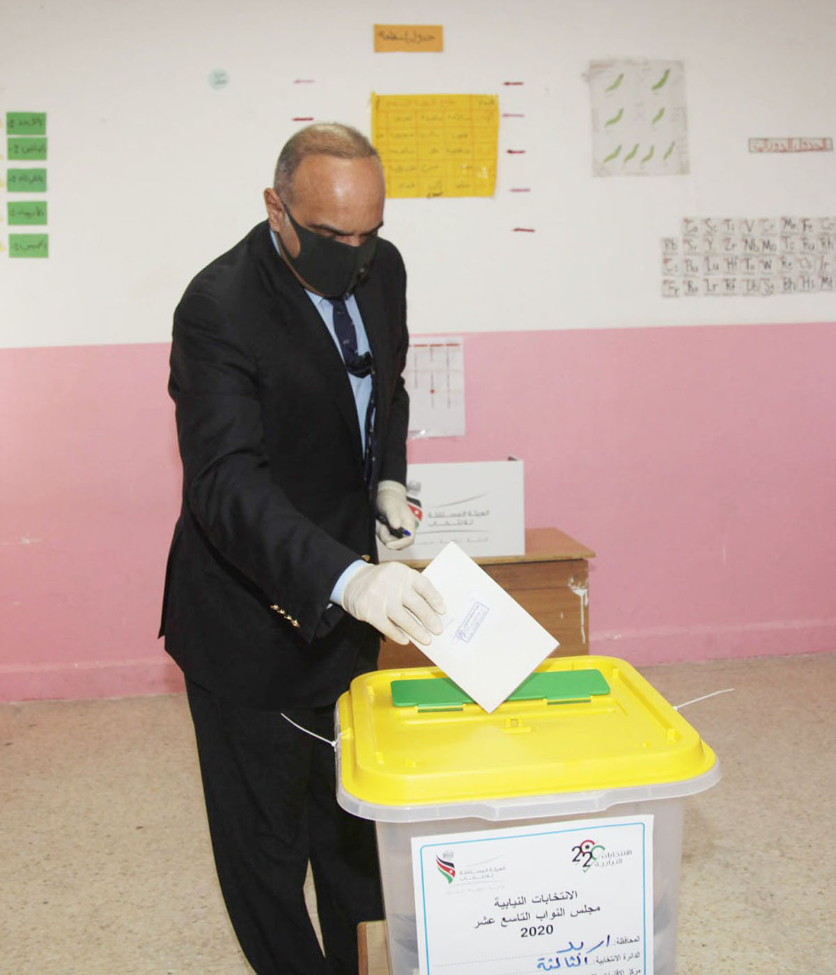 PM casts ballot in Irbid hometown