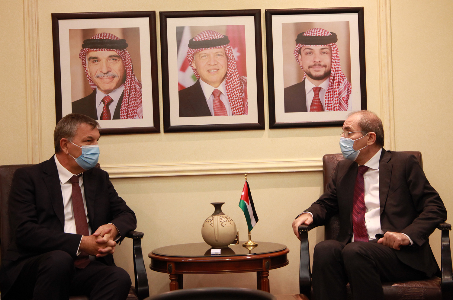 FM, Lazzarini discuss UNRWA funding