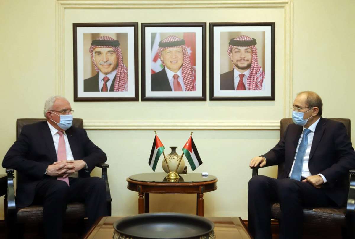 FM, Palestinian counterpart hold talks