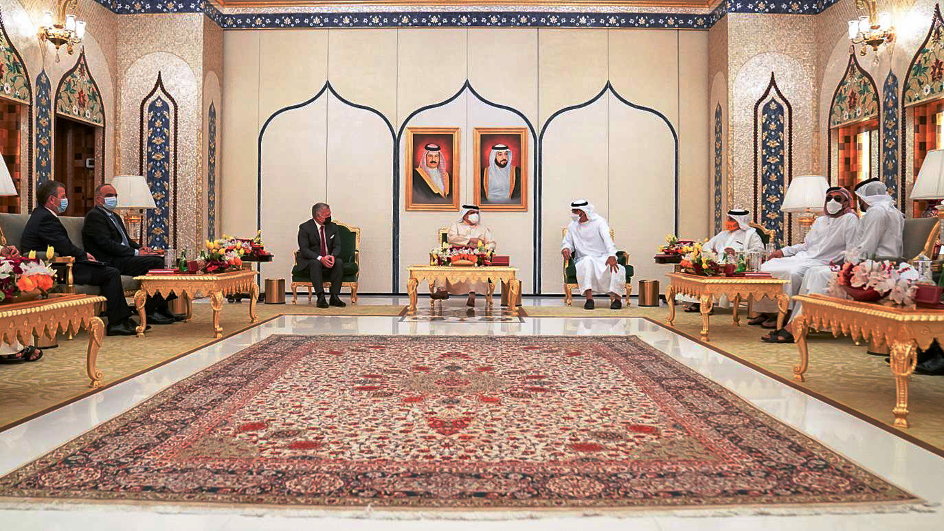 King, Bahrain monarch, Abu Dhabi crown prince hold trilateral summit in UAE
