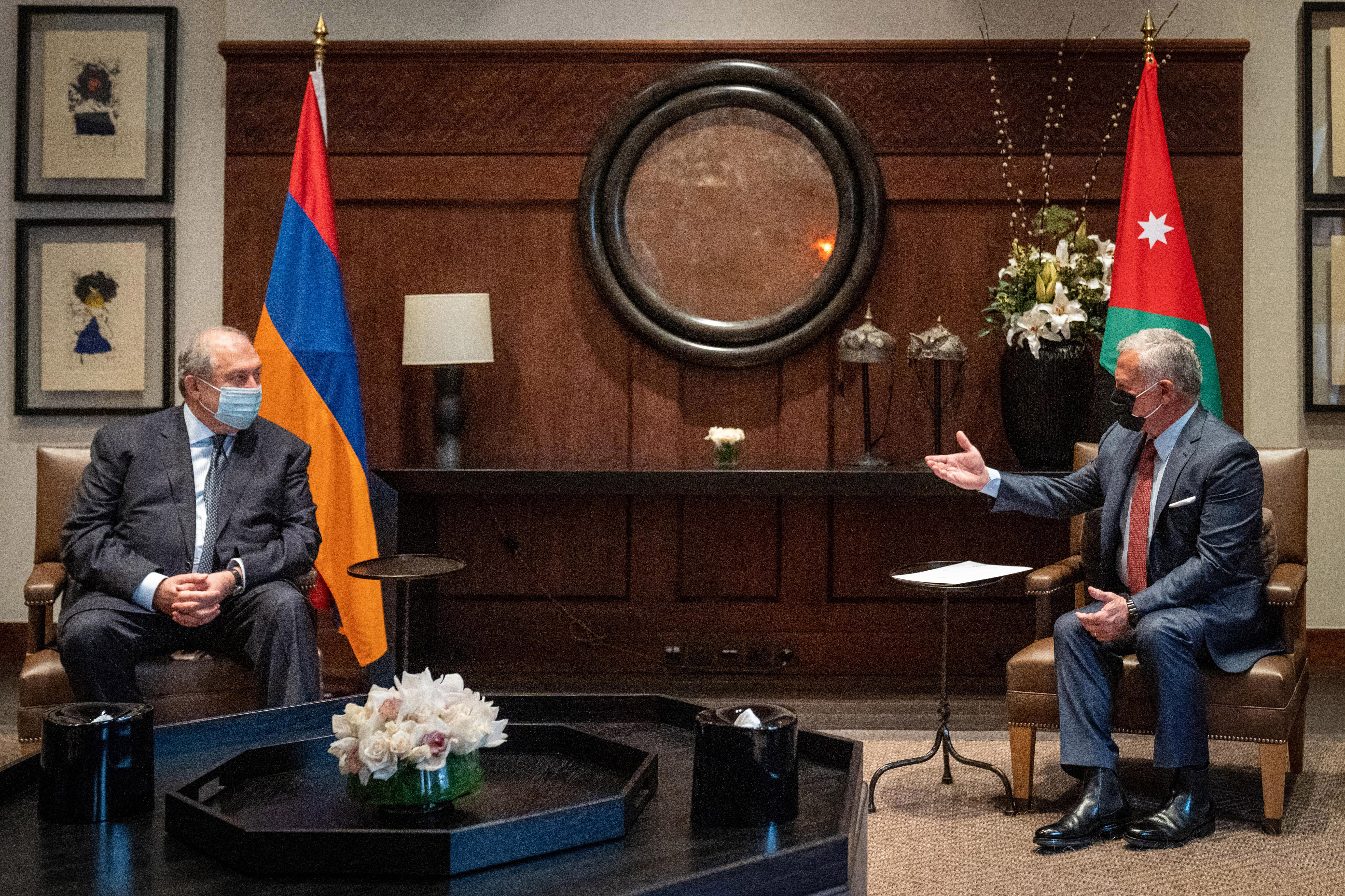 King receives Armenian president at Al Husseiniya Palace