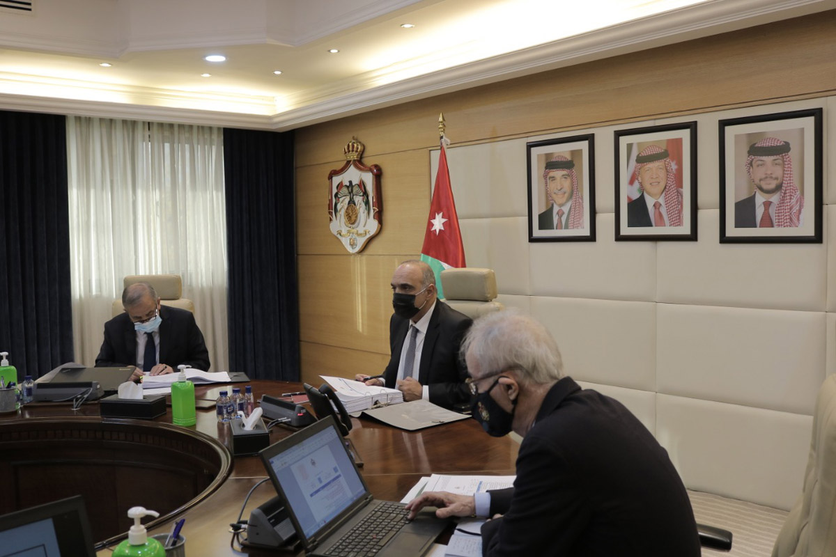 Cabinet exempts grantees of public universities scholarships from fines