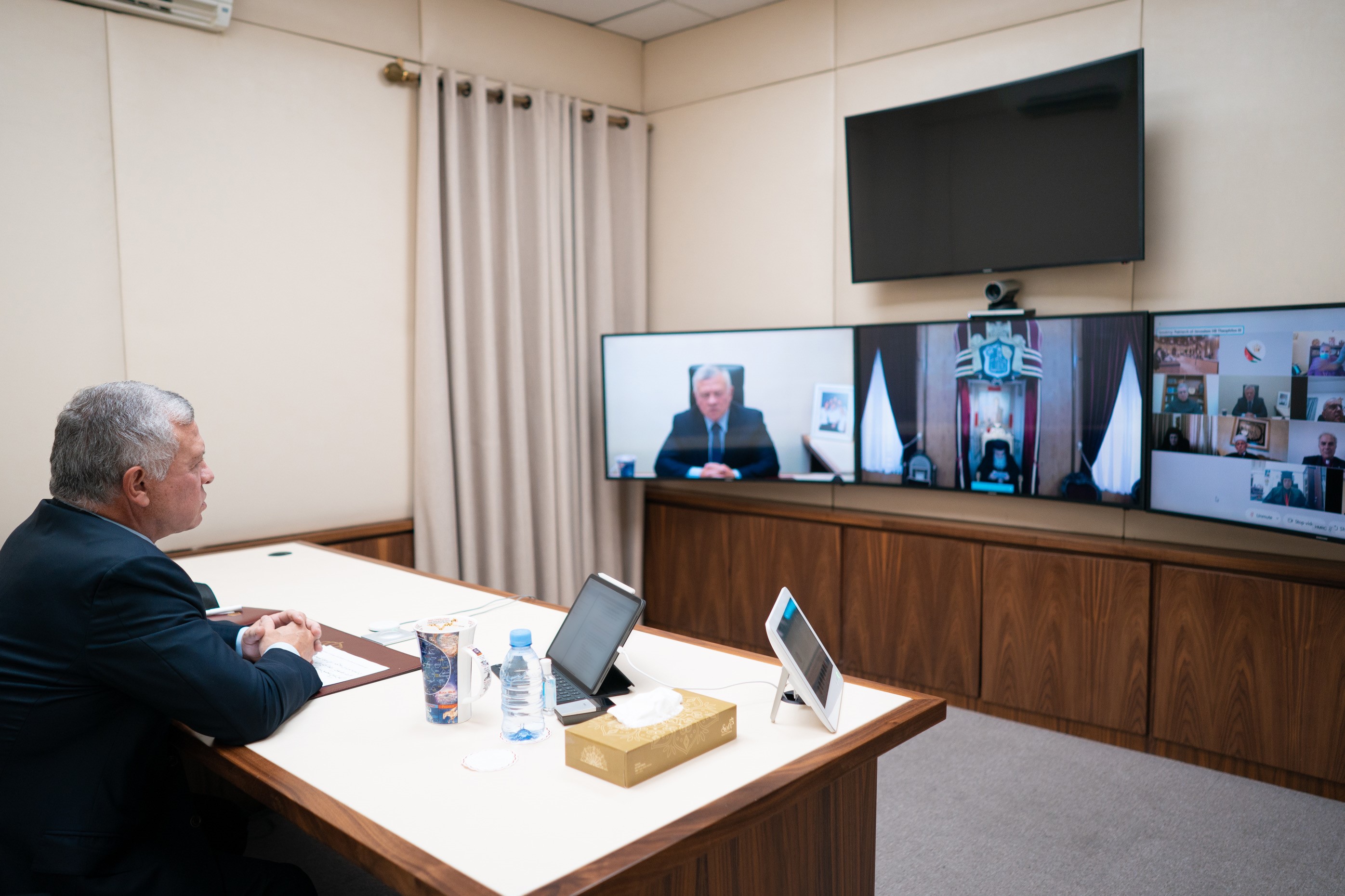 King, Crown Prince extend best wishes to Jordanian, Palestinian Christians on Christmas