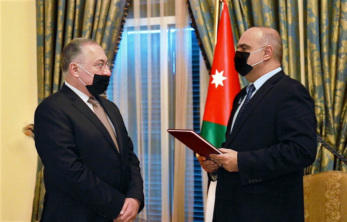 PM receives anti-graft body's annual report