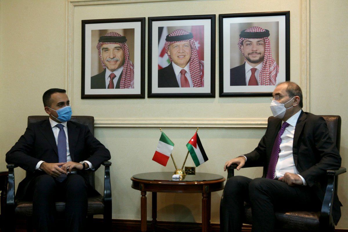 FM, Italian counterpart hold talks