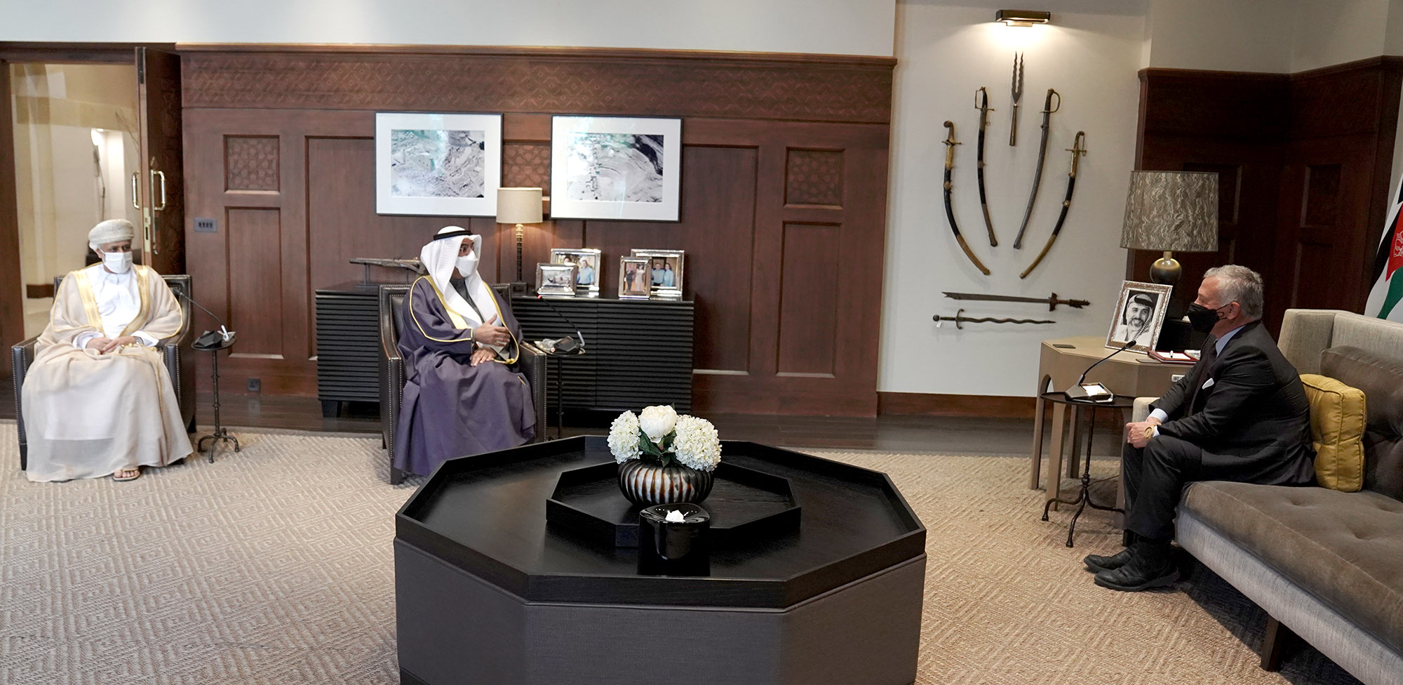 King receives GCC secretary general