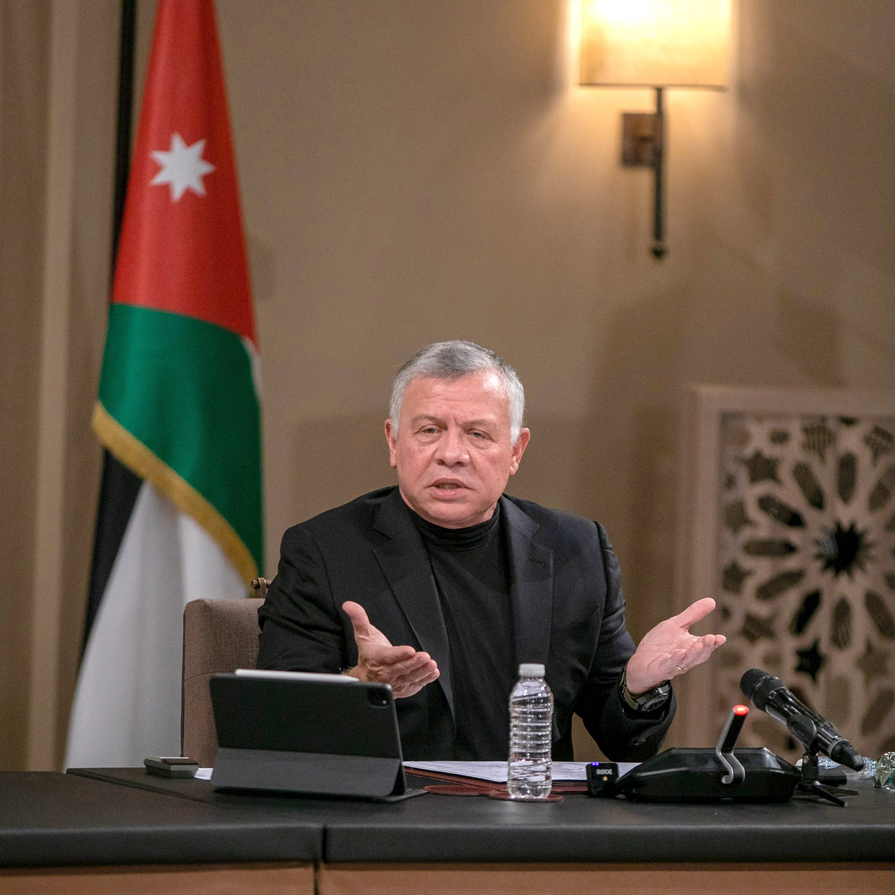 King meets House speaker, parliamentary bloc leaders