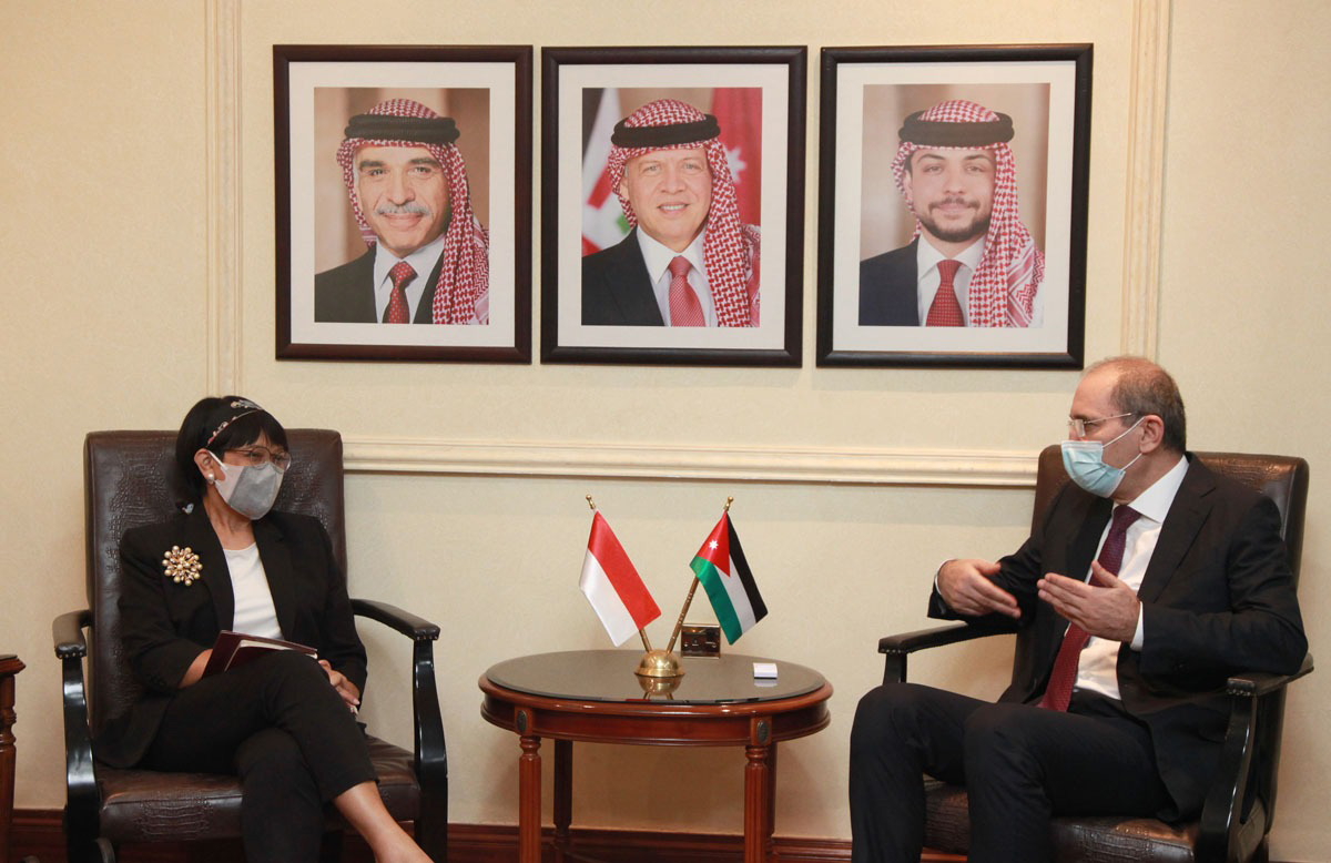 PM, Indonesian counterpart hold talks