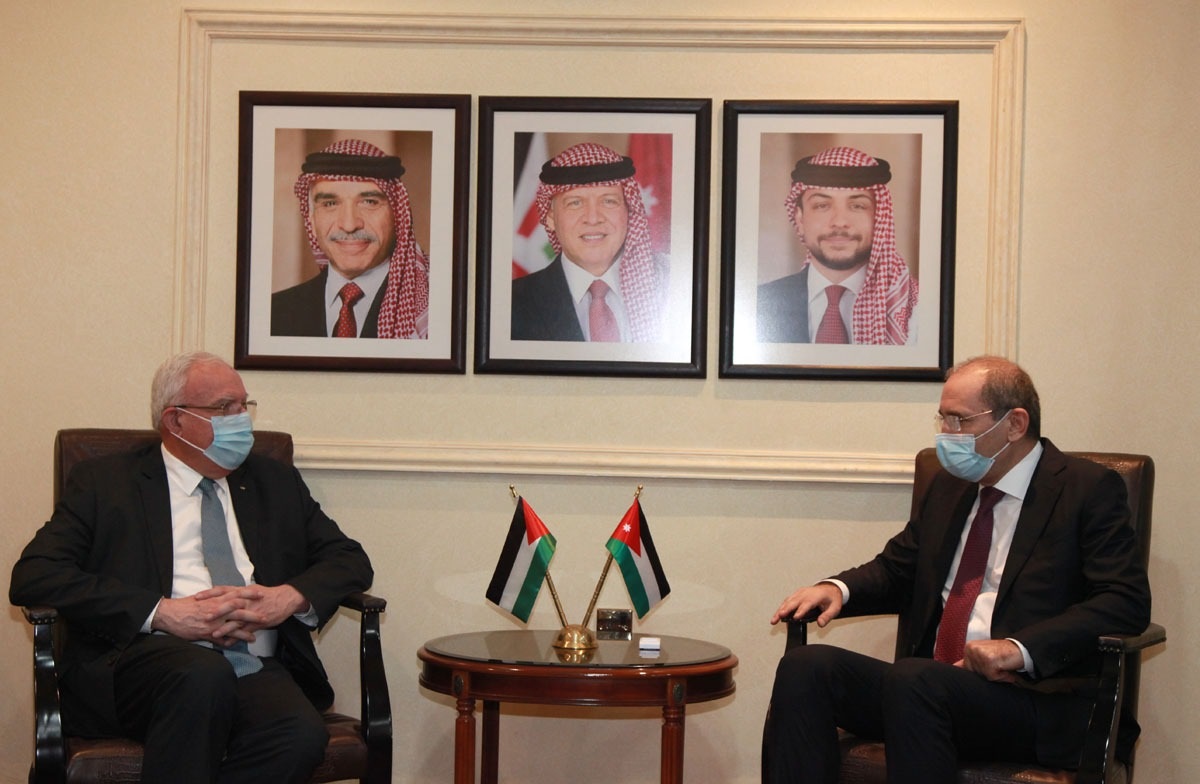 FM, Palestinian counterpart hold talks