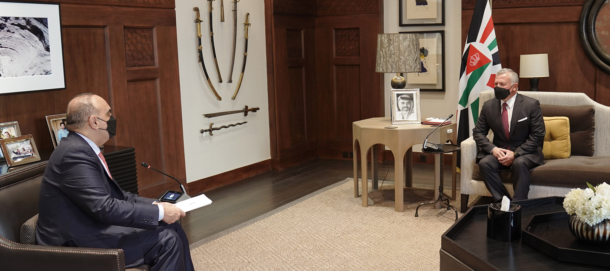 King receives government executive programme for 2021-2024