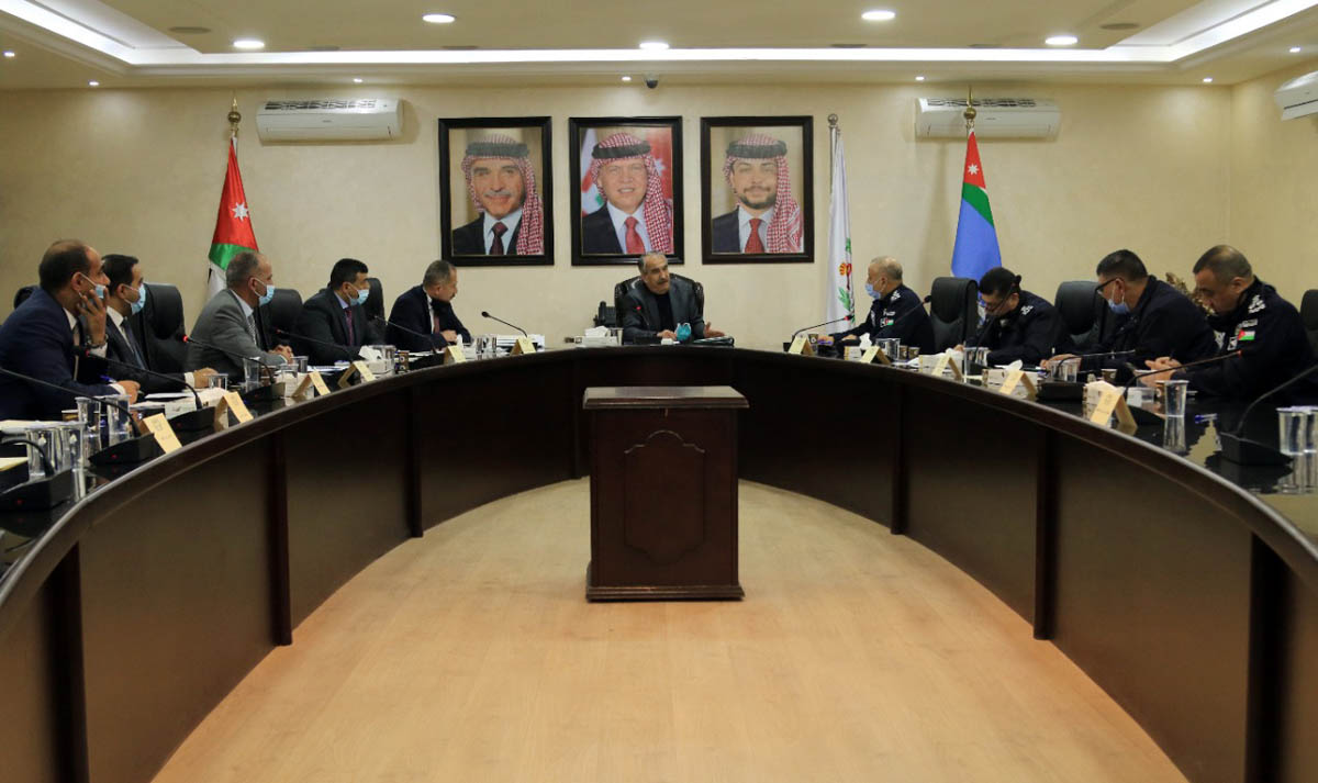 Minister of Interior calls for compliance with defense orders