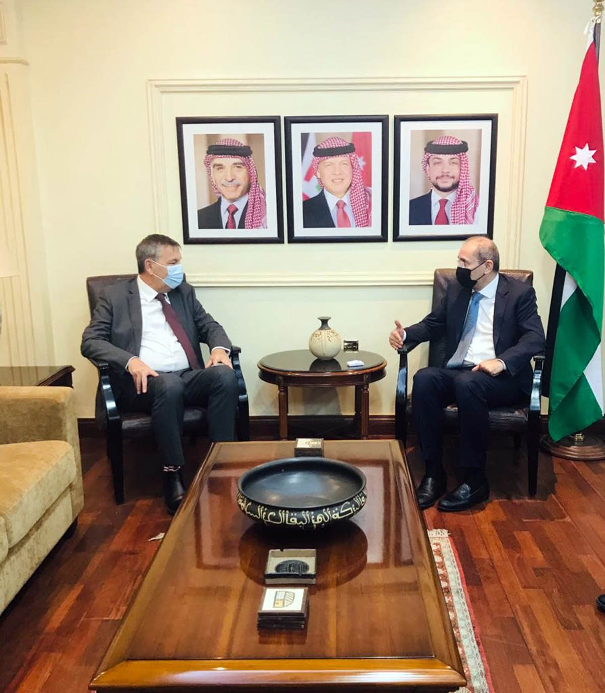 Safadi, Lazzarini talk efforts to provide financial support to UNRWA