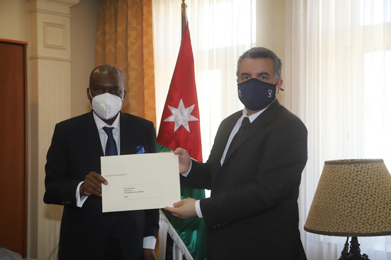 Foreign ministry receives credentials of Angola envoy