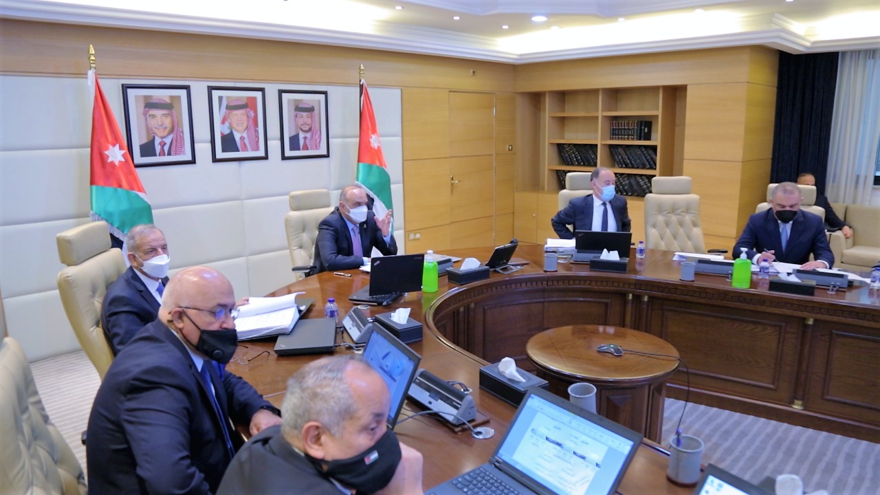 PM issues Circulars No. 35, 36 on curfew hours, delivery services