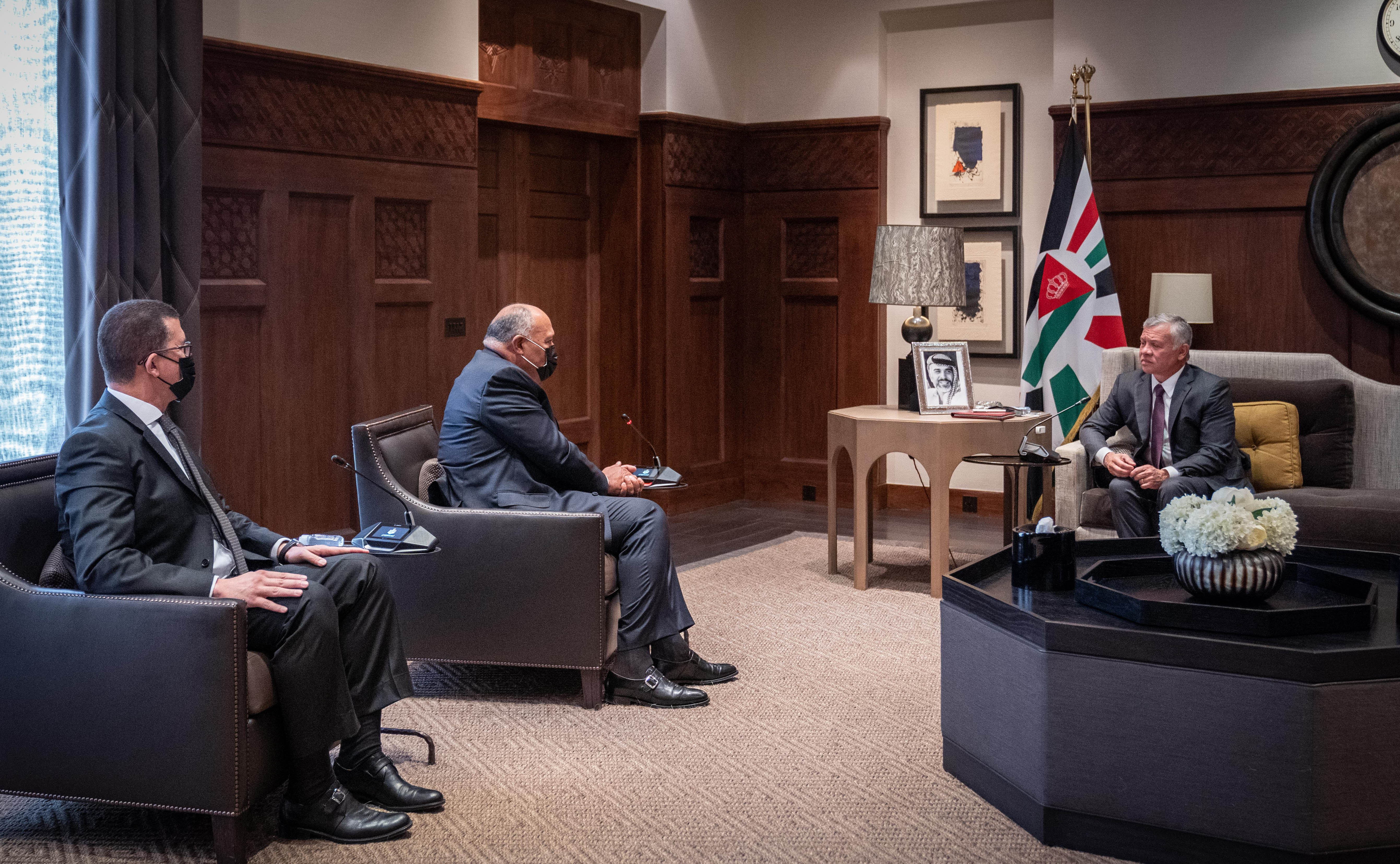 King receives Egypt FM, commends Cairo’s efforts to reach Gaza ceasefire