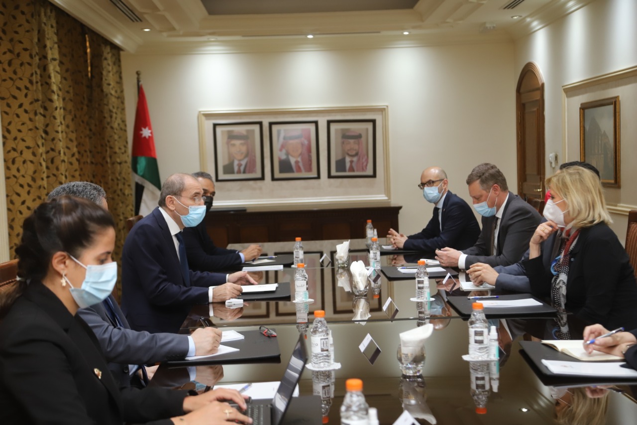 Jordan, France talk coordination, regional developments
