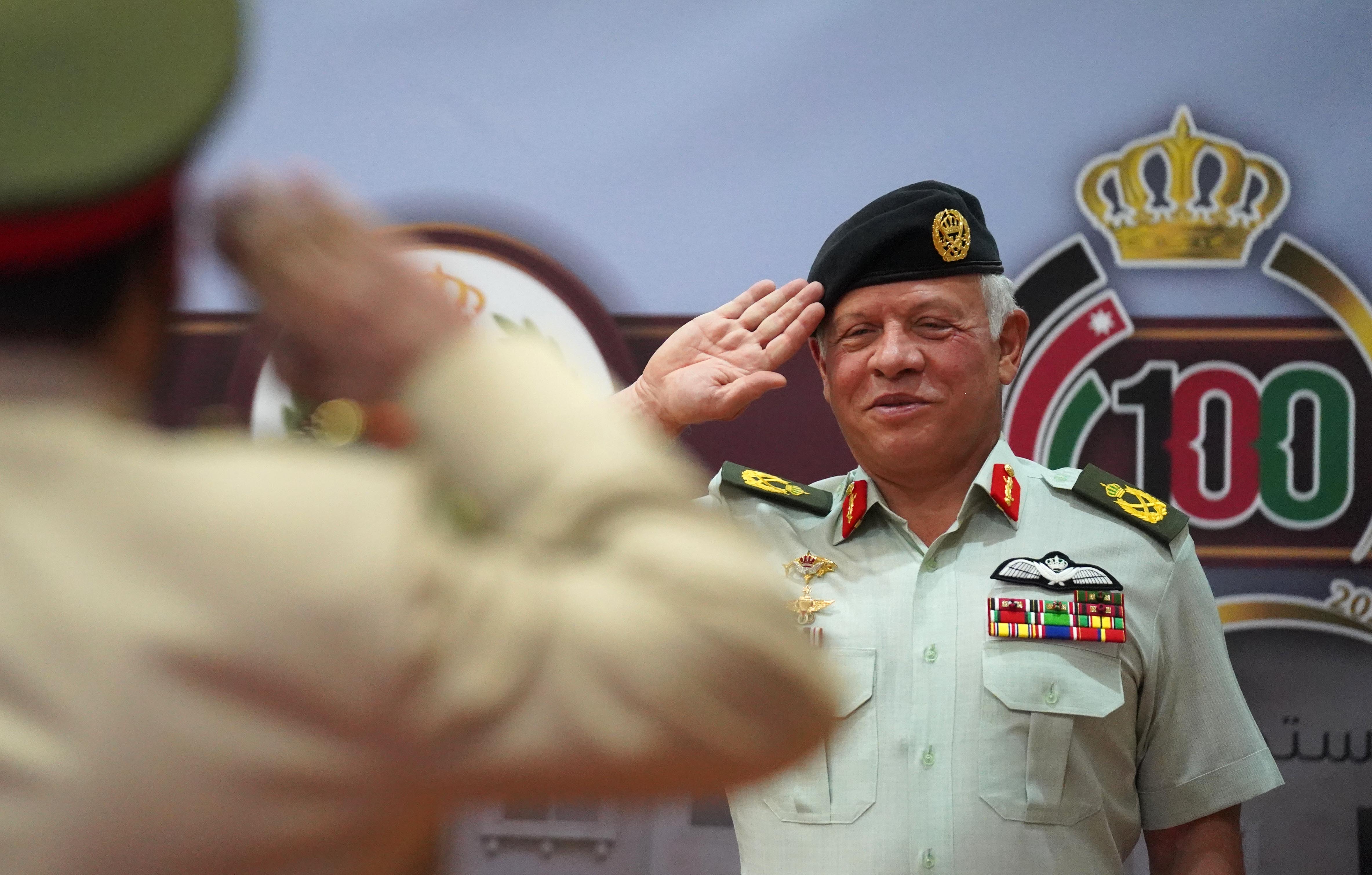 King attends Royal Jordanian National Defence College graduation