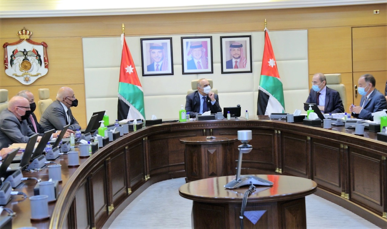 Gov't endorses measures to curb prices hike of basic commodities