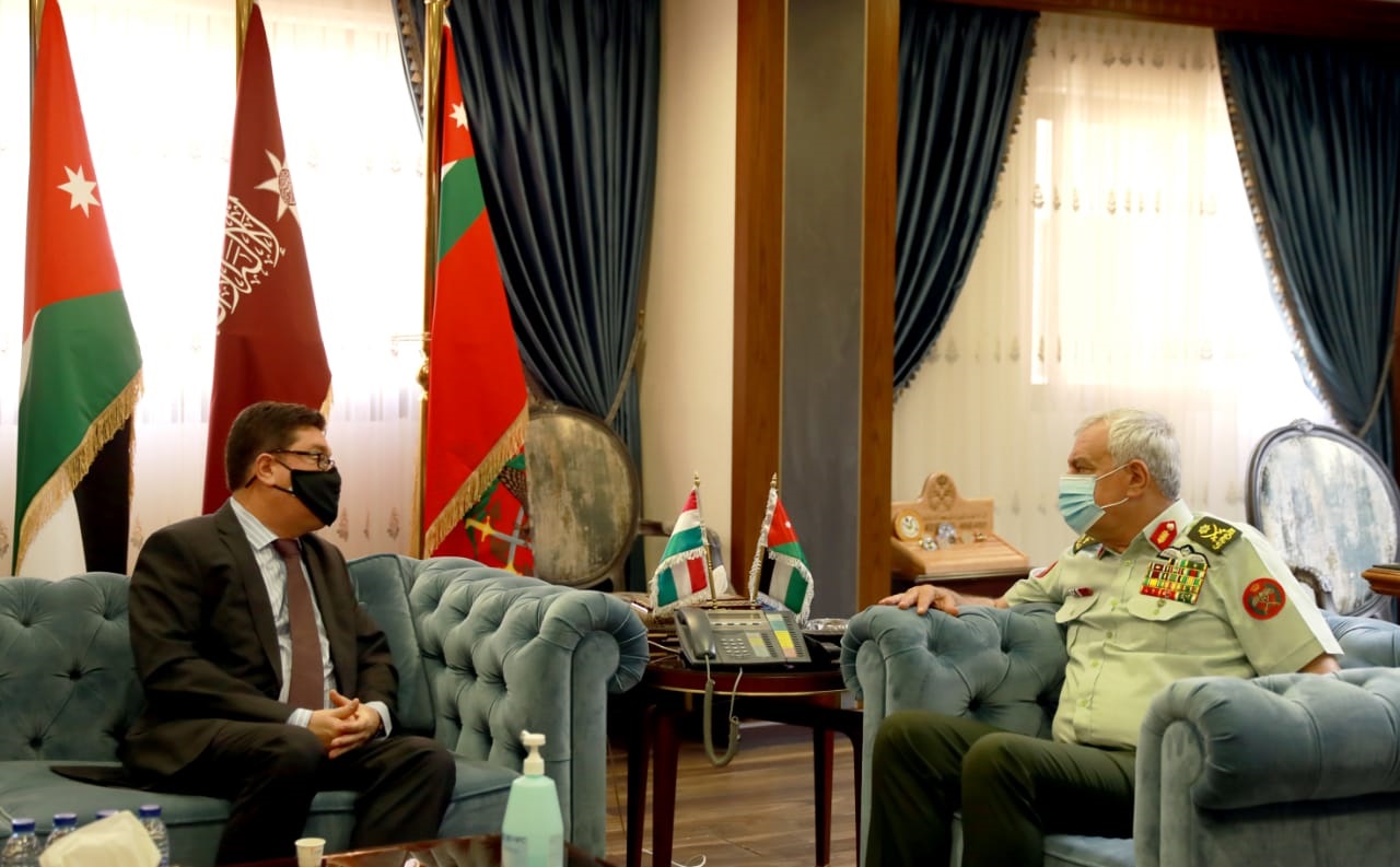 Army chief receives Hungarian envoy