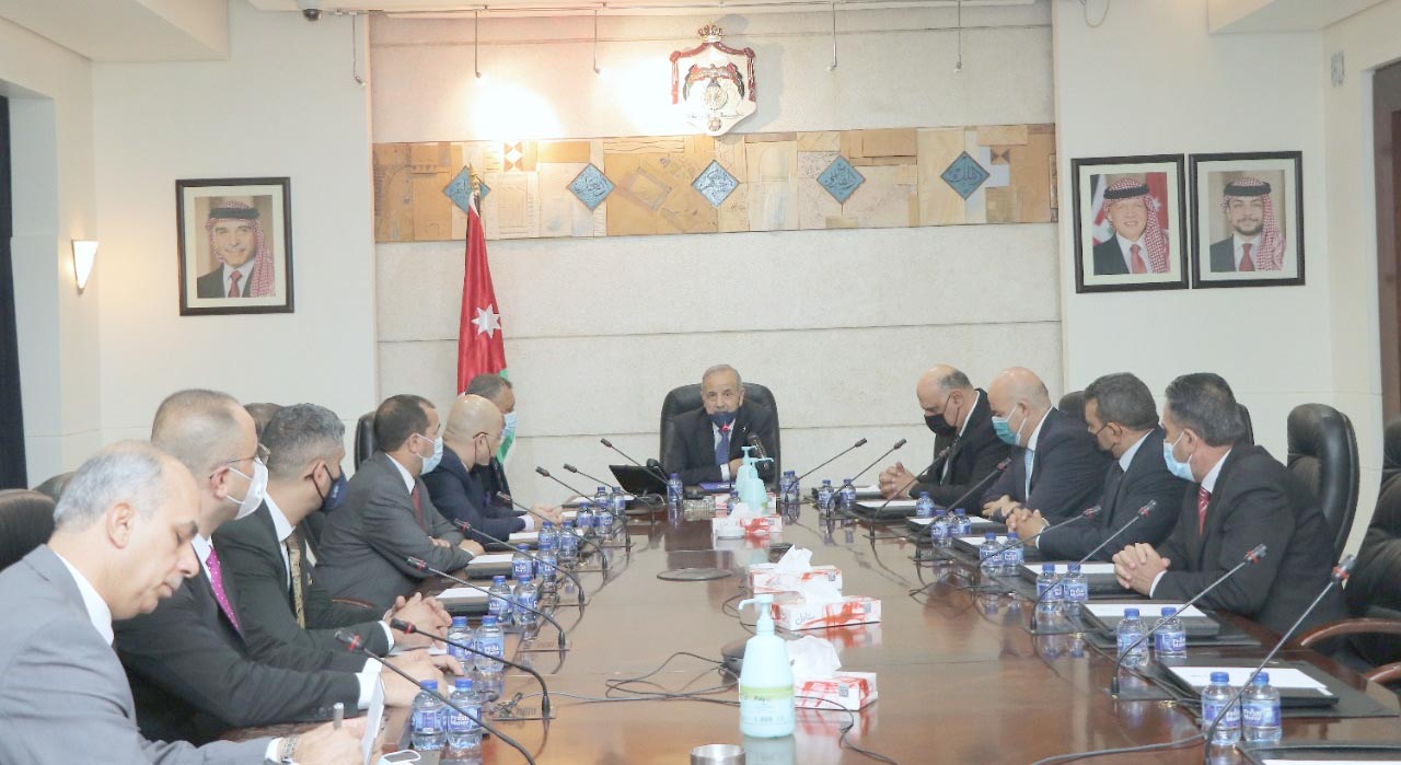 Deputy PM, Iraqi delegation discuss public service cooperation