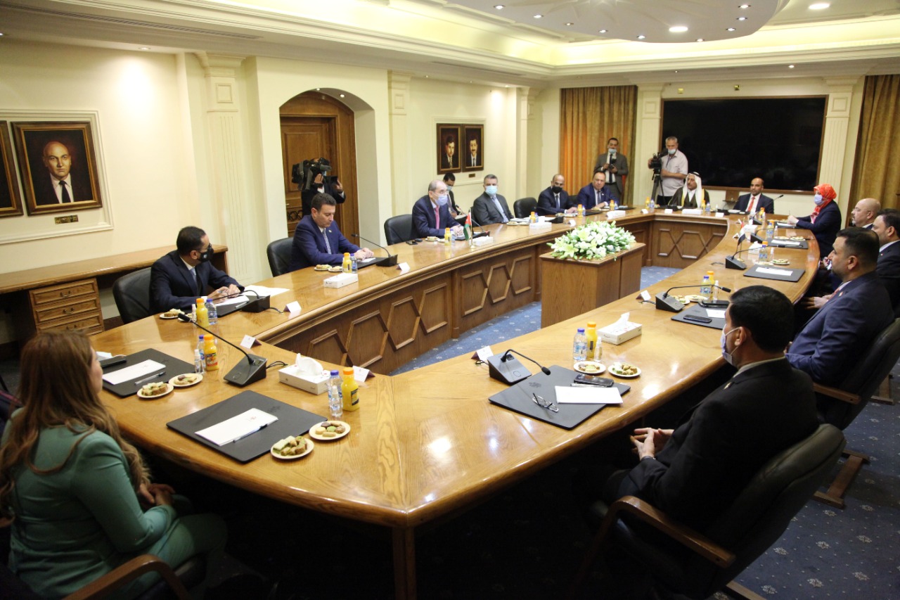 FM meets Iraqi parliamentary delegation over ties, cooperation